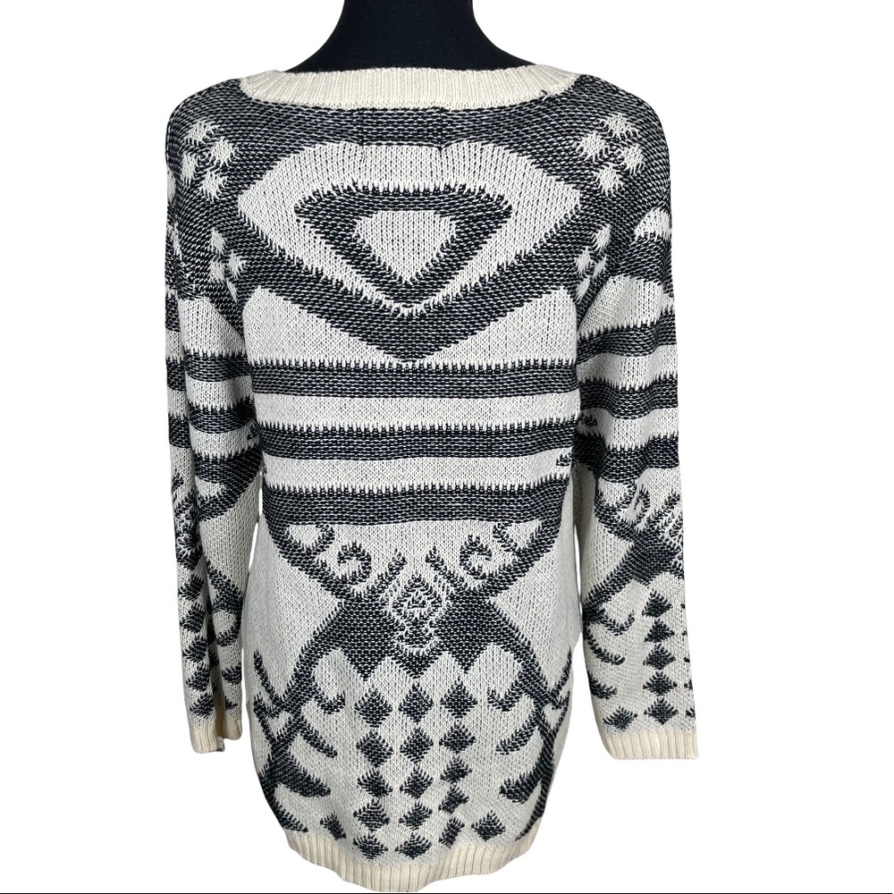 Maddison Tribal Shapes Off White and Gray Sweater Size Small - Picture 3 of 10